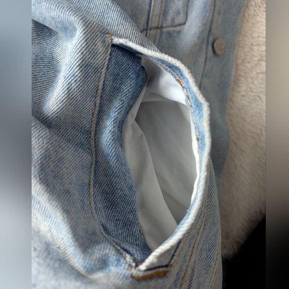 Vintage Levi's Sherpa Denim Trucker Jacket - Picture 9 of 12